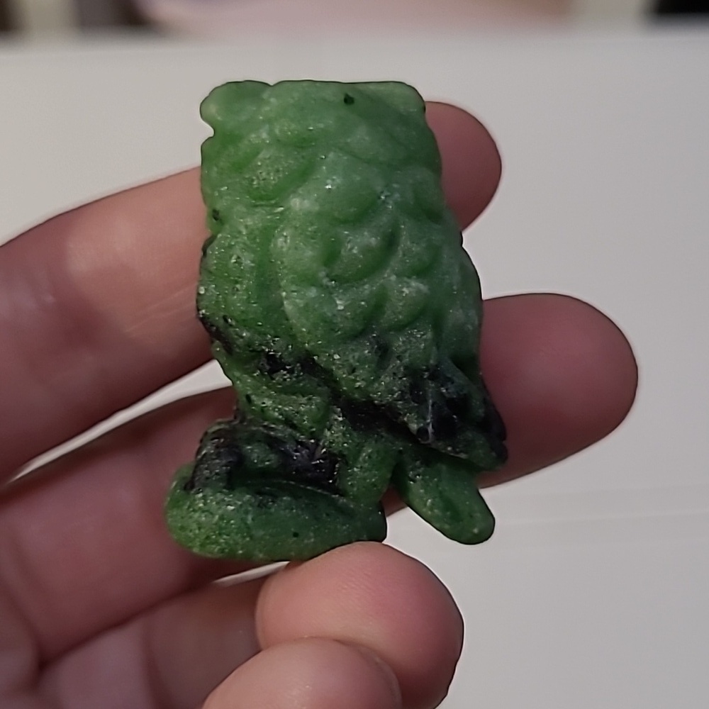 Ruby zoisite crystal owl carving - Picture 2 of 2